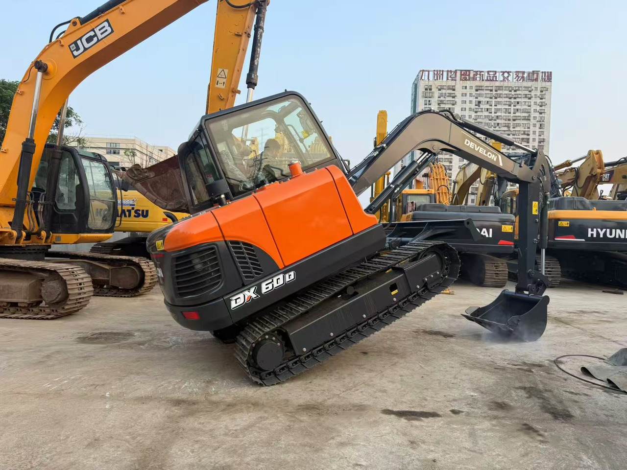 DOOSAN DX60D-10 - Mini-ekskavators: foto 3 DOOSAN DX60D-10 - Mini-ekskavators: foto 3