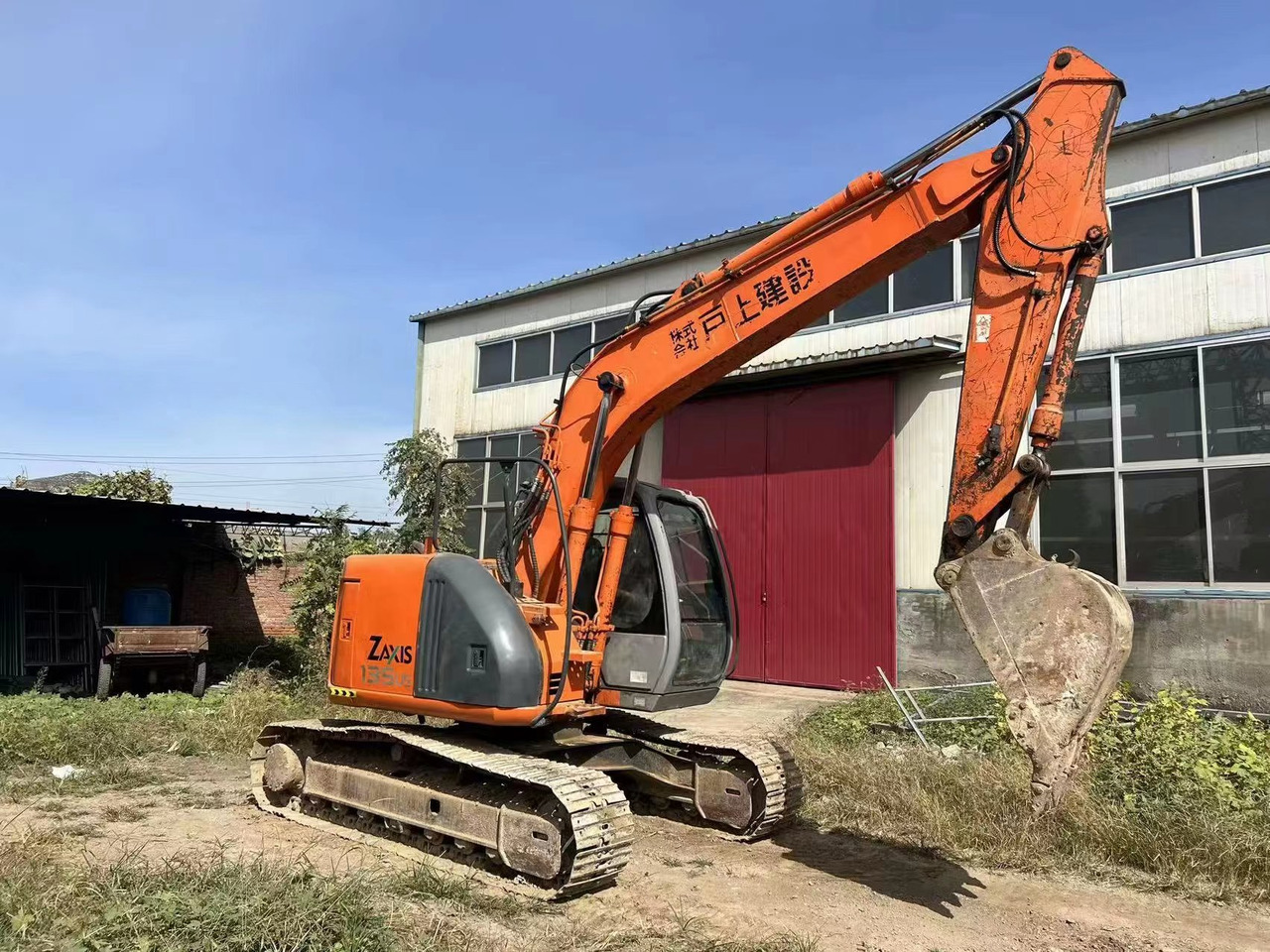 HITACHI ZX135 - Kāpurķēžu ekskavators: foto 2 HITACHI ZX135 - Kāpurķēžu ekskavators: foto 2