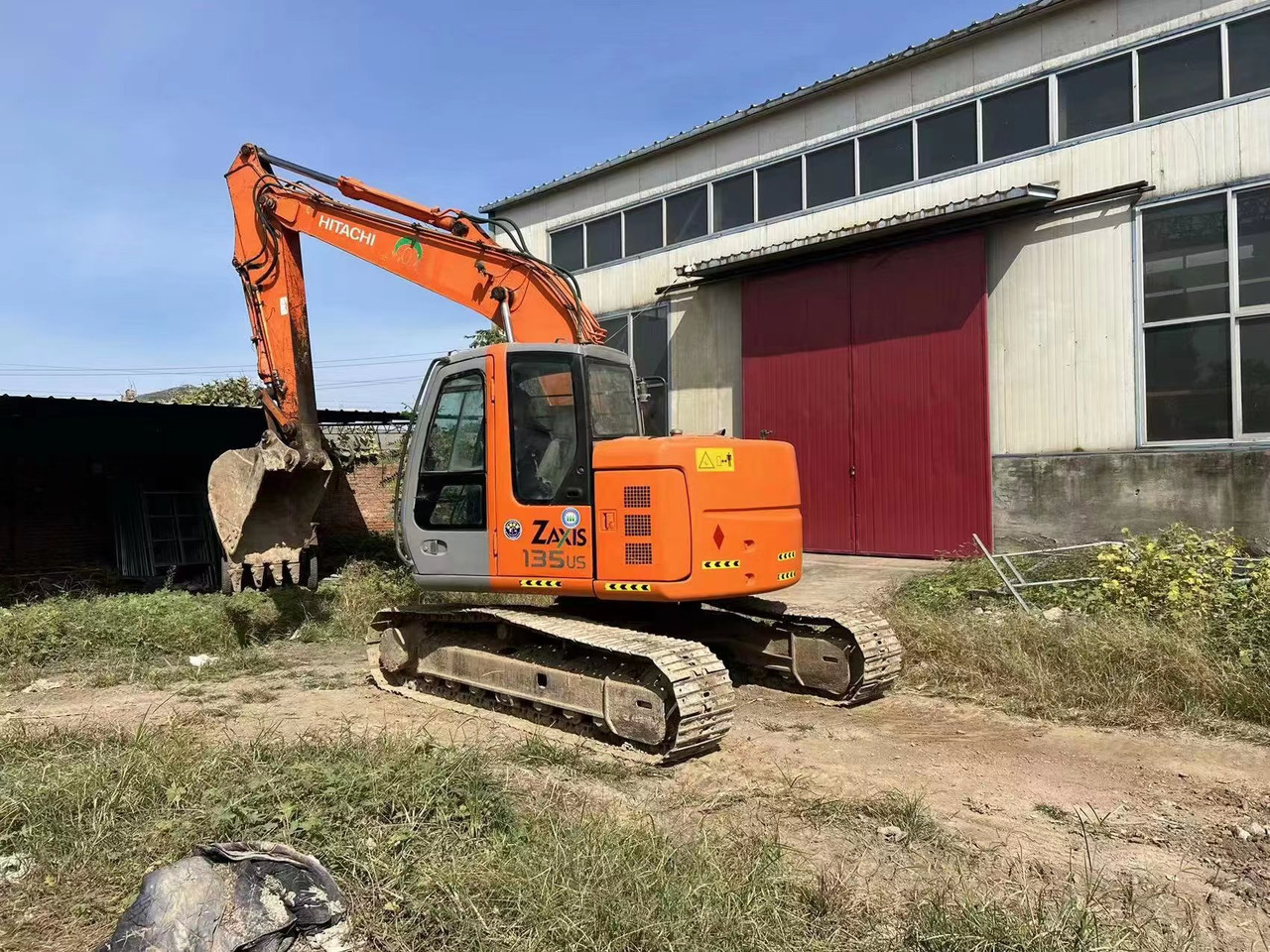 HITACHI ZX135 - Kāpurķēžu ekskavators: foto 4 HITACHI ZX135 - Kāpurķēžu ekskavators: foto 4