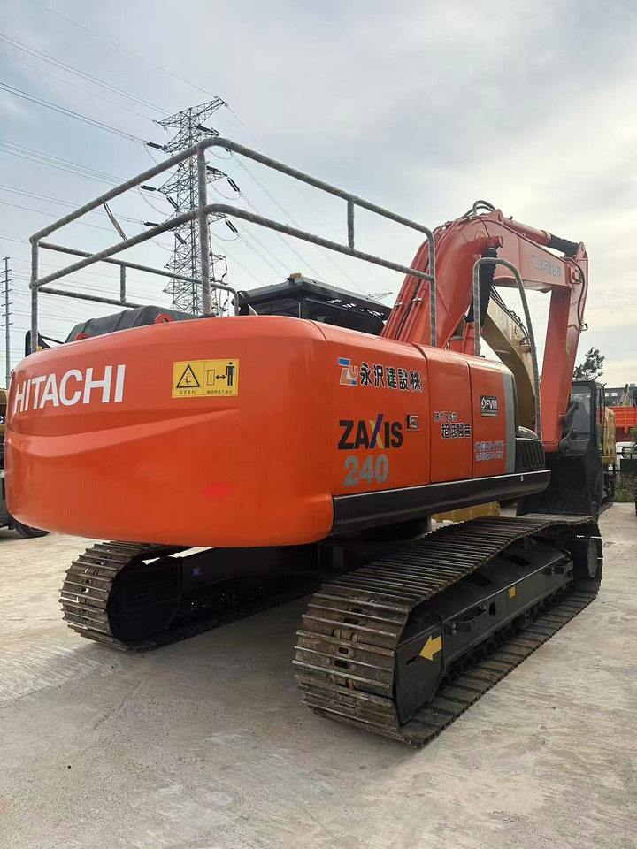HITACHI ZX240-3G - Kāpurķēžu ekskavators: foto 1 HITACHI ZX240-3G - Kāpurķēžu ekskavators: foto 1
