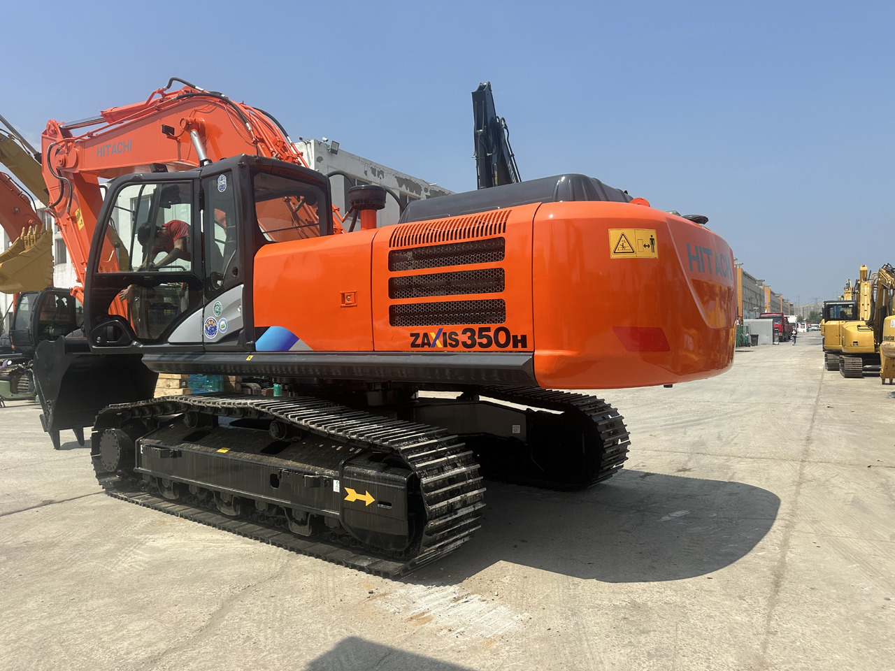HITACHI ZX350H-5G - Kāpurķēžu ekskavators: foto 1 HITACHI ZX350H-5G - Kāpurķēžu ekskavators: foto 1
