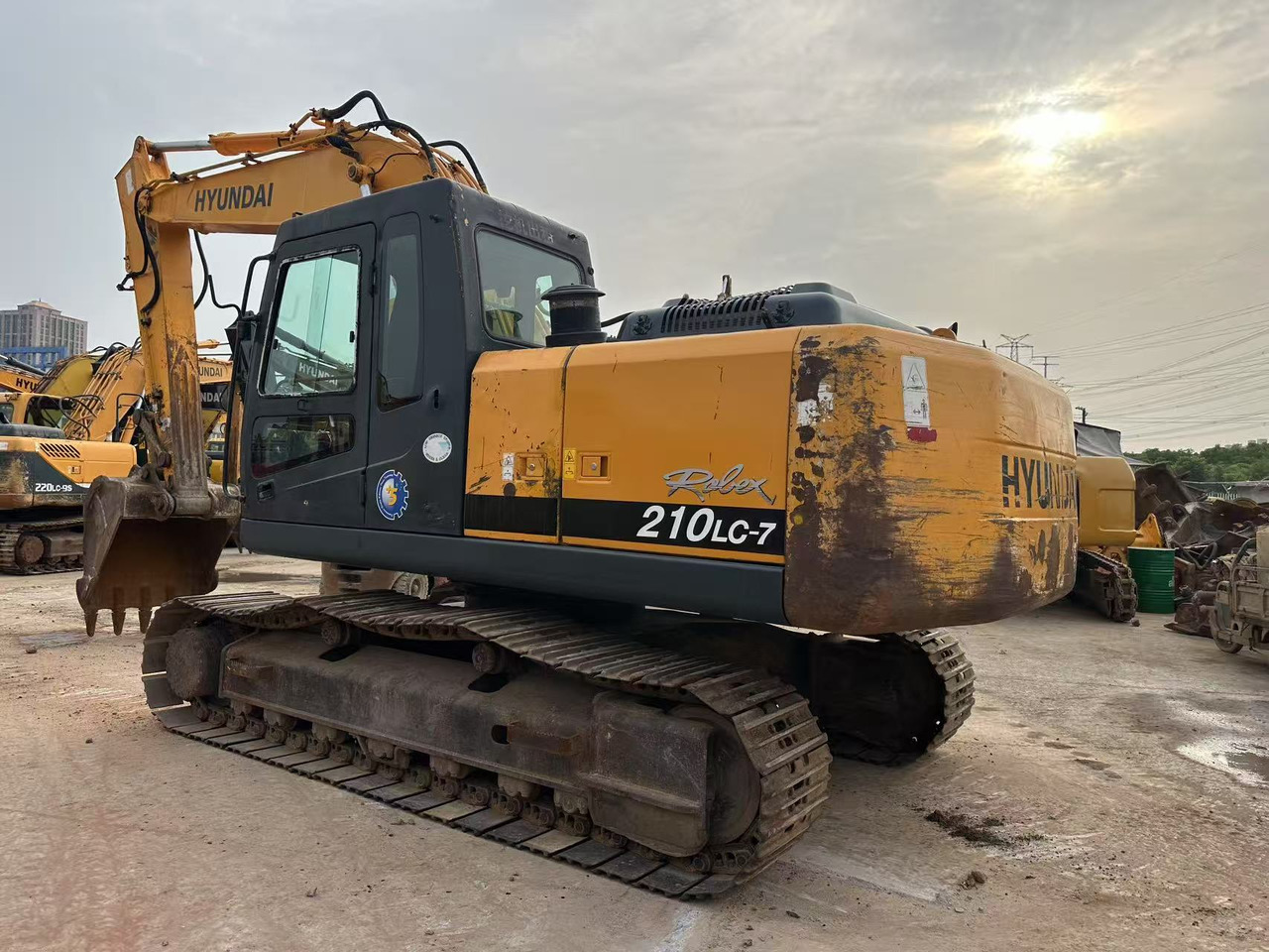HYUNDAI R210LC-7 - Kāpurķēžu ekskavators: foto 2 HYUNDAI R210LC-7 - Kāpurķēžu ekskavators: foto 2