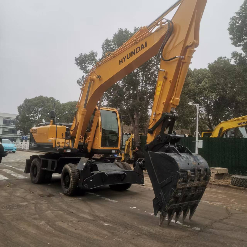HYUNDAI R210W-9 - Riteņu ekskavators: foto 3 HYUNDAI R210W-9 - Riteņu ekskavators: foto 3