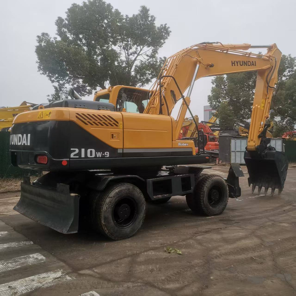 HYUNDAI R210W-9 - Riteņu ekskavators: foto 2 HYUNDAI R210W-9 - Riteņu ekskavators: foto 2