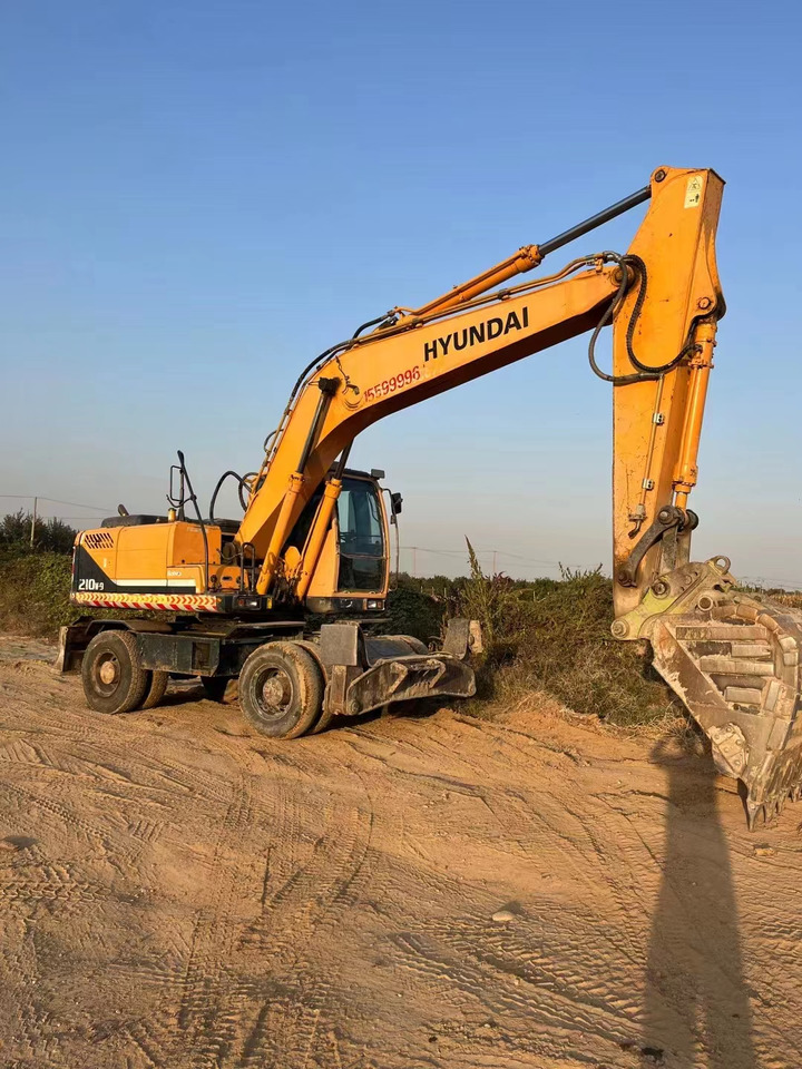 HYUNDAI R210W-9 - Riteņu ekskavators: foto 4 HYUNDAI R210W-9 - Riteņu ekskavators: foto 4