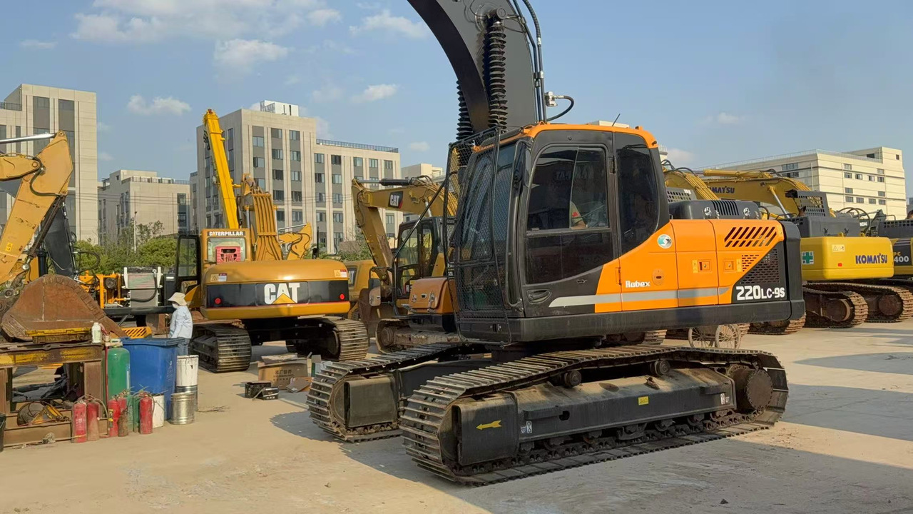 HYUNDAI R220LC-9S - Kāpurķēžu ekskavators: foto 4 HYUNDAI R220LC-9S - Kāpurķēžu ekskavators: foto 4