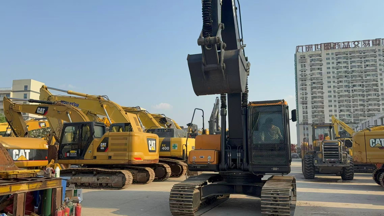 HYUNDAI R220LC-9S - Kāpurķēžu ekskavators: foto 2 HYUNDAI R220LC-9S - Kāpurķēžu ekskavators: foto 2