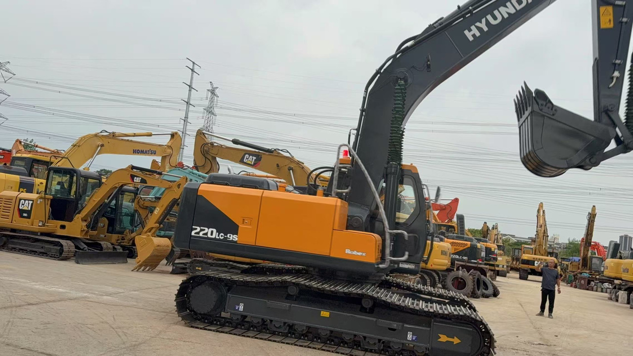HYUNDAI R220LC-9S - Kāpurķēžu ekskavators: foto 2 HYUNDAI R220LC-9S - Kāpurķēžu ekskavators: foto 2