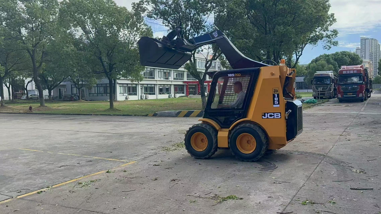 JCB JCB 185 - Kompaktiekrāvējs: foto 1 JCB JCB 185 - Kompaktiekrāvējs: foto 1