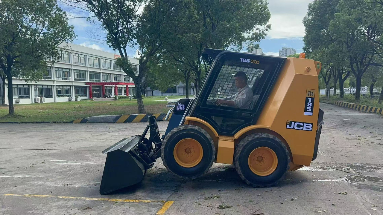 JCB JCB 185 - Kompaktiekrāvējs: foto 3 JCB JCB 185 - Kompaktiekrāvējs: foto 3