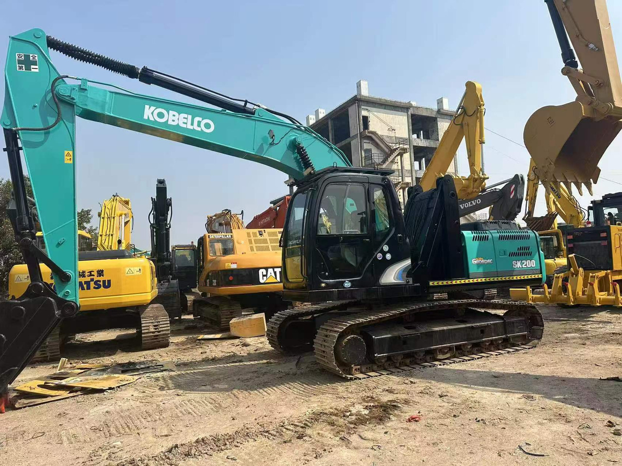 KOBELCO SK200-8 - Mini-ekskavators: foto 2 KOBELCO SK200-8 - Mini-ekskavators: foto 2