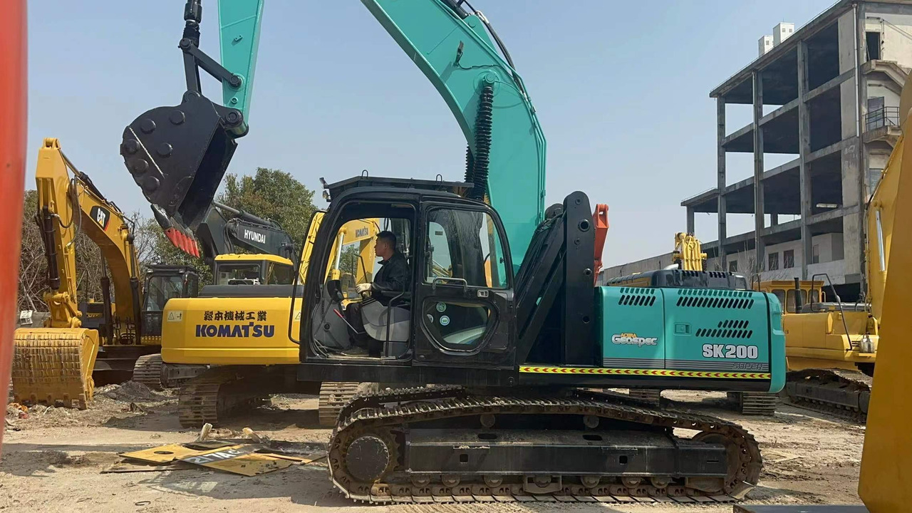 KOBELCO SK200-8 - Kāpurķēžu ekskavators: foto 5 KOBELCO SK200-8 - Kāpurķēžu ekskavators: foto 5