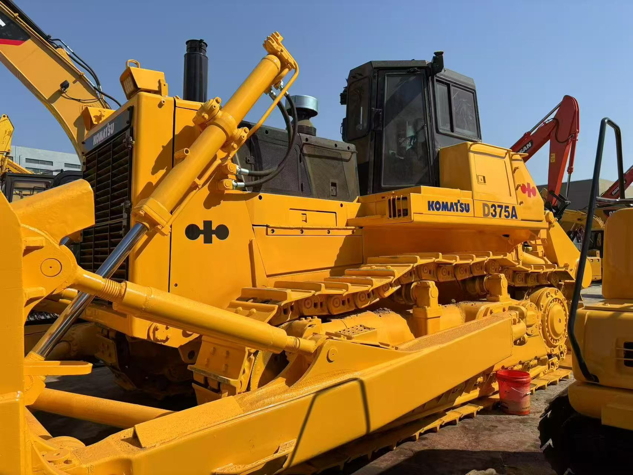 KOMATSU D375 - Buldozers: foto 3 KOMATSU D375 - Buldozers: foto 3