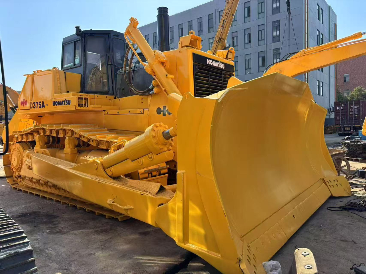 KOMATSU D375 - Buldozers: foto 2 KOMATSU D375 - Buldozers: foto 2