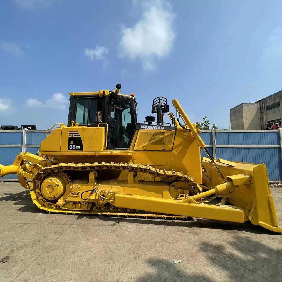 KOMATSU D65EX - Buldozers: foto 1 KOMATSU D65EX - Buldozers: foto 1