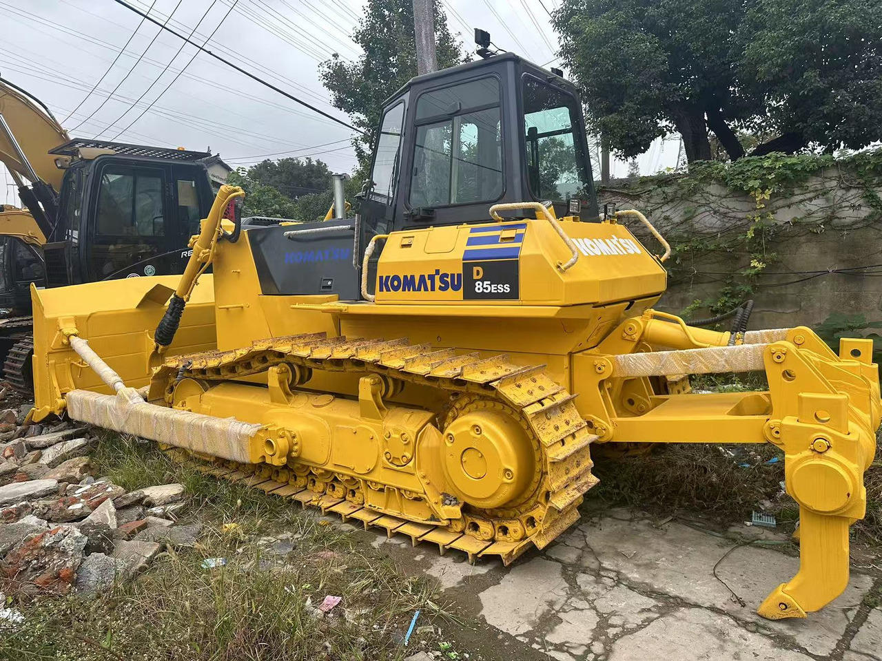 KOMATSU D85ESS - Buldozers: foto 1 KOMATSU D85ESS - Buldozers: foto 1
