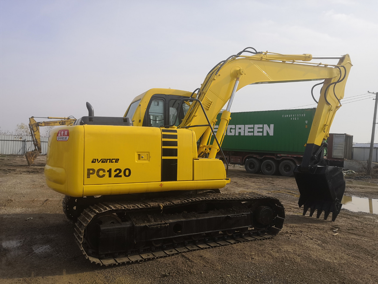 KOMATSU PC120-6 - Kāpurķēžu ekskavators: foto 1 KOMATSU PC120-6 - Kāpurķēžu ekskavators: foto 1
