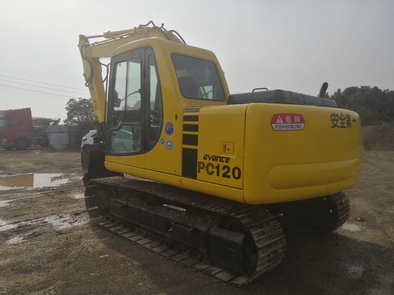 KOMATSU PC120-6 - Kāpurķēžu ekskavators: foto 3 KOMATSU PC120-6 - Kāpurķēžu ekskavators: foto 3