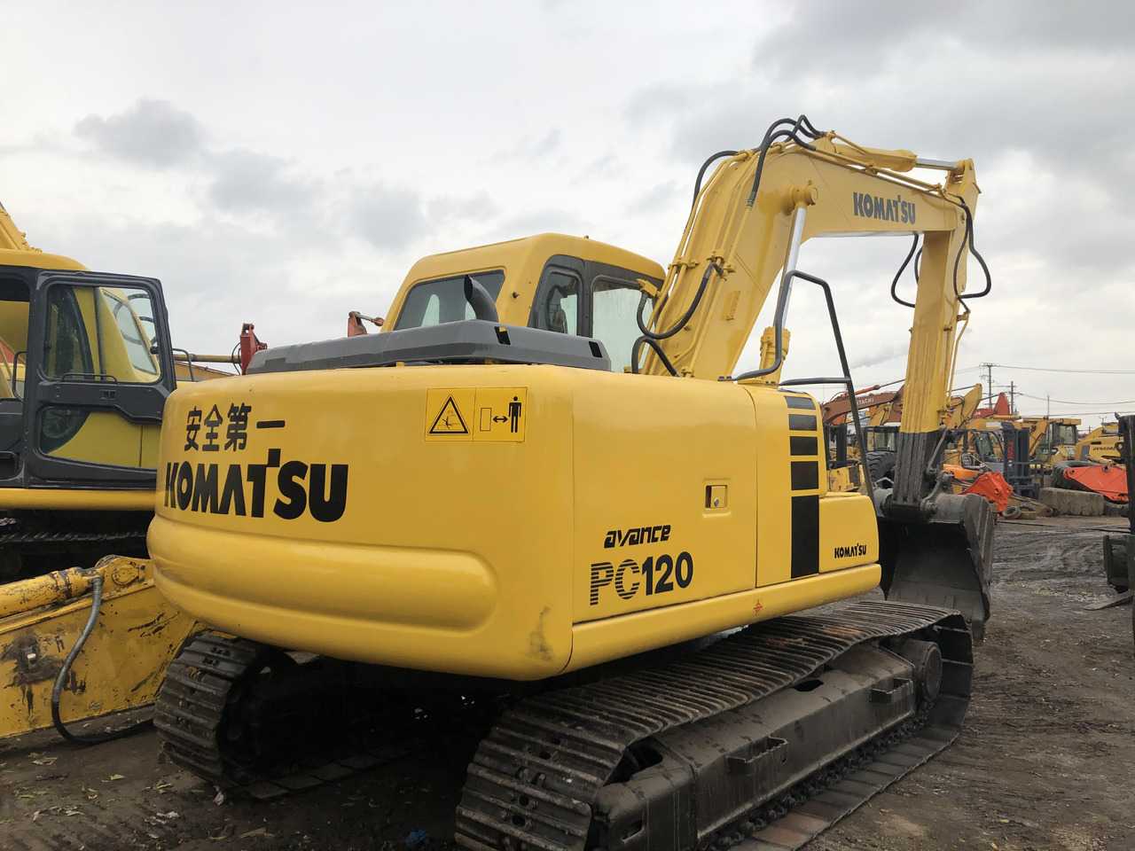 KOMATSU PC120-6 - Kāpurķēžu ekskavators: foto 3 KOMATSU PC120-6 - Kāpurķēžu ekskavators: foto 3