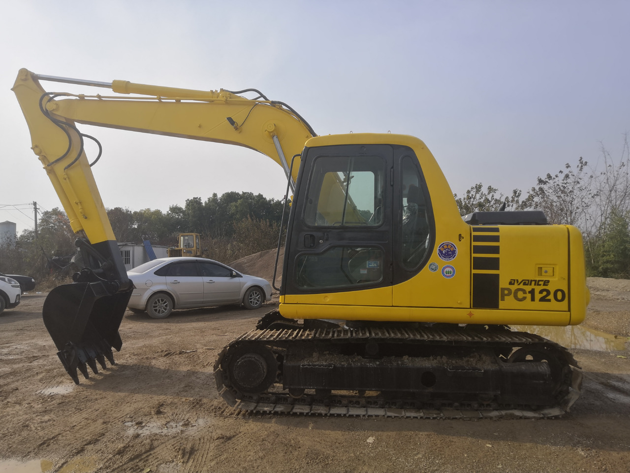 KOMATSU PC120-6 - Kāpurķēžu ekskavators: foto 4 KOMATSU PC120-6 - Kāpurķēžu ekskavators: foto 4