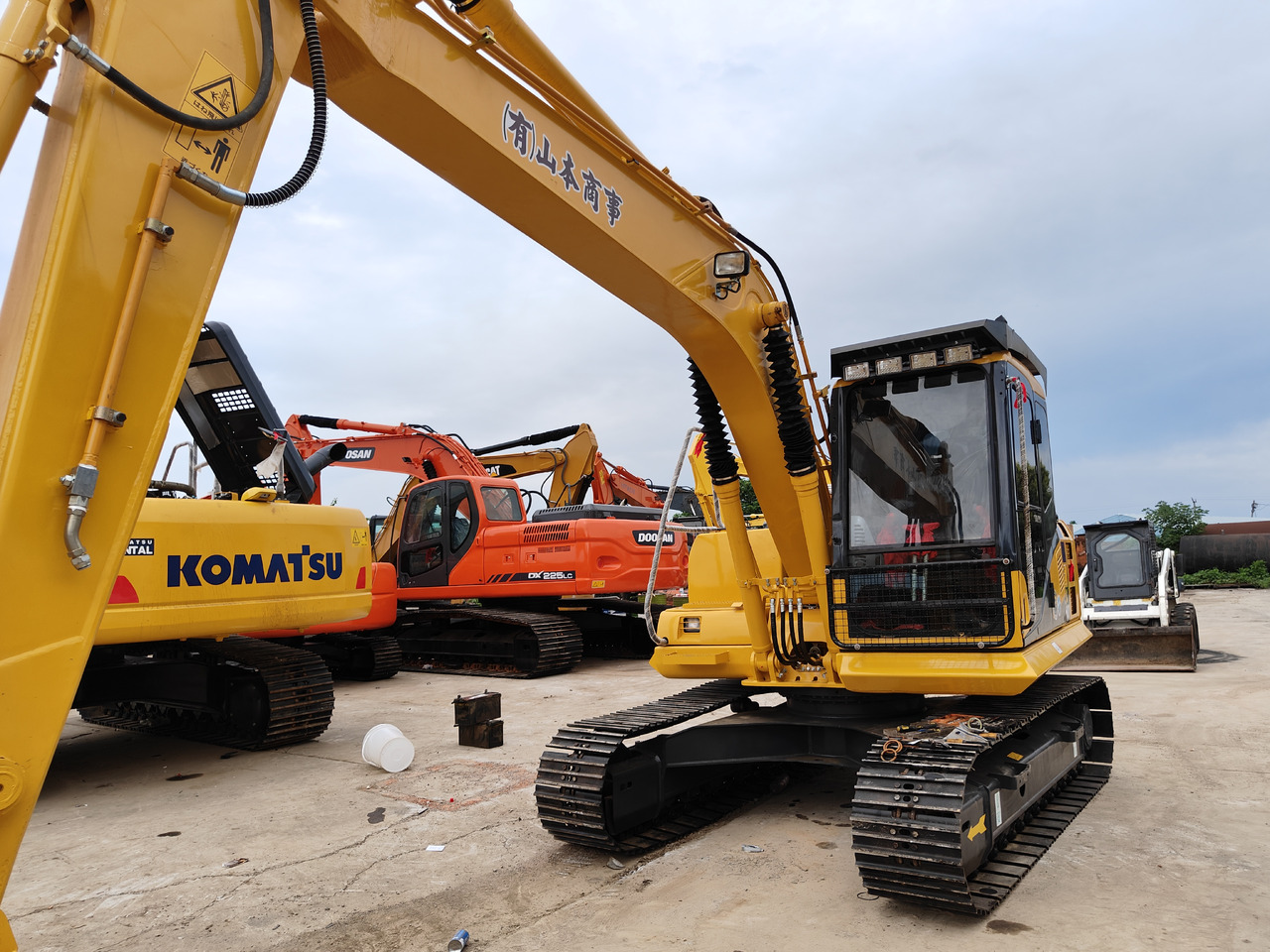 KOMATSU PC130-7 - Kāpurķēžu ekskavators: foto 4 KOMATSU PC130-7 - Kāpurķēžu ekskavators: foto 4