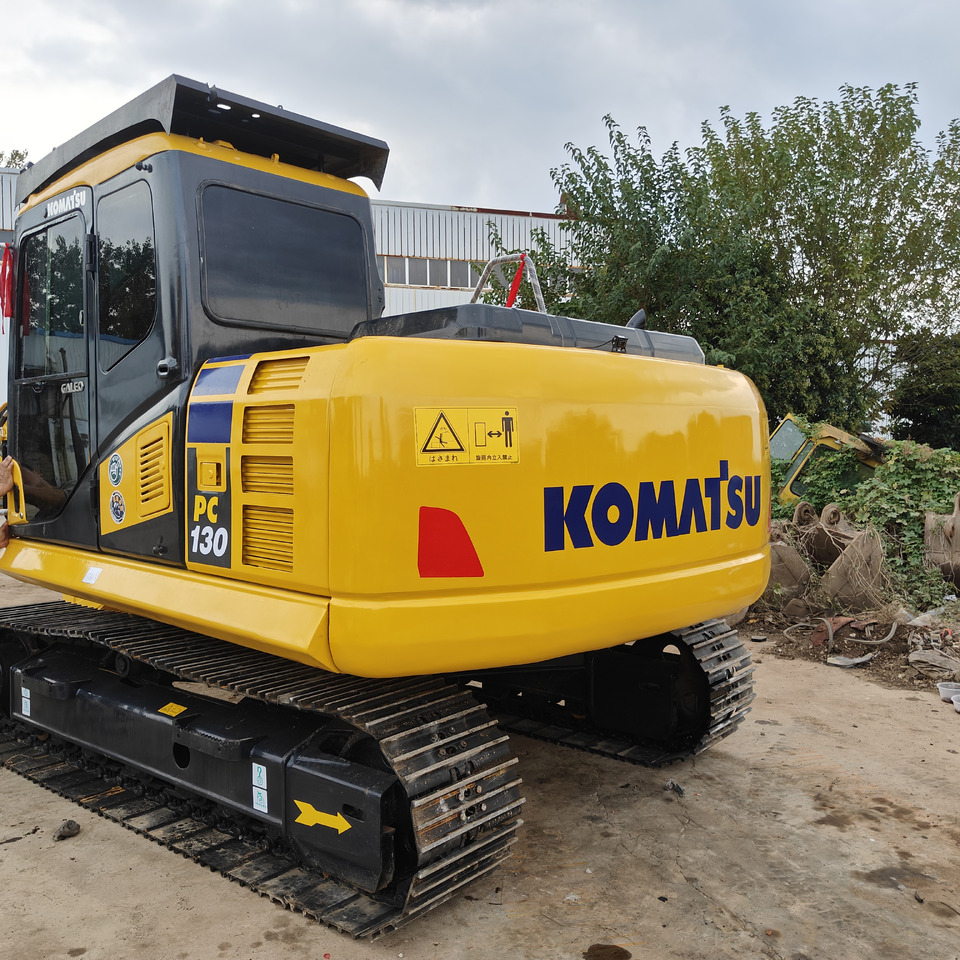 KOMATSU PC130-7 - Kāpurķēžu ekskavators: foto 2 KOMATSU PC130-7 - Kāpurķēžu ekskavators: foto 2