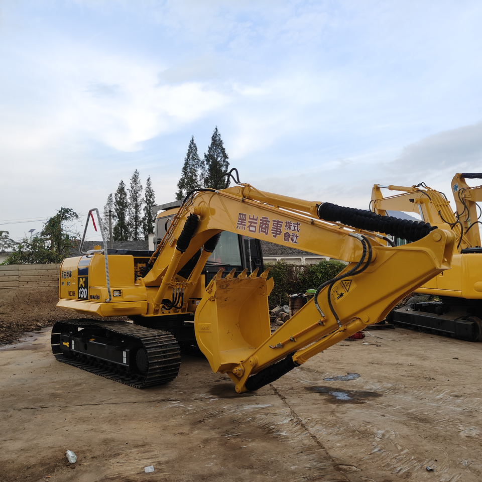 KOMATSU PC130-7 - Kāpurķēžu ekskavators: foto 1 KOMATSU PC130-7 - Kāpurķēžu ekskavators: foto 1