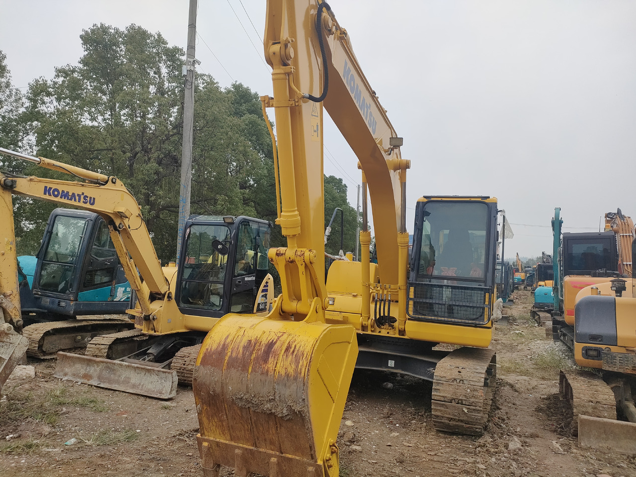 KOMATSU PC130-7 - Riteņu ekskavators: foto 3 KOMATSU PC130-7 - Riteņu ekskavators: foto 3
