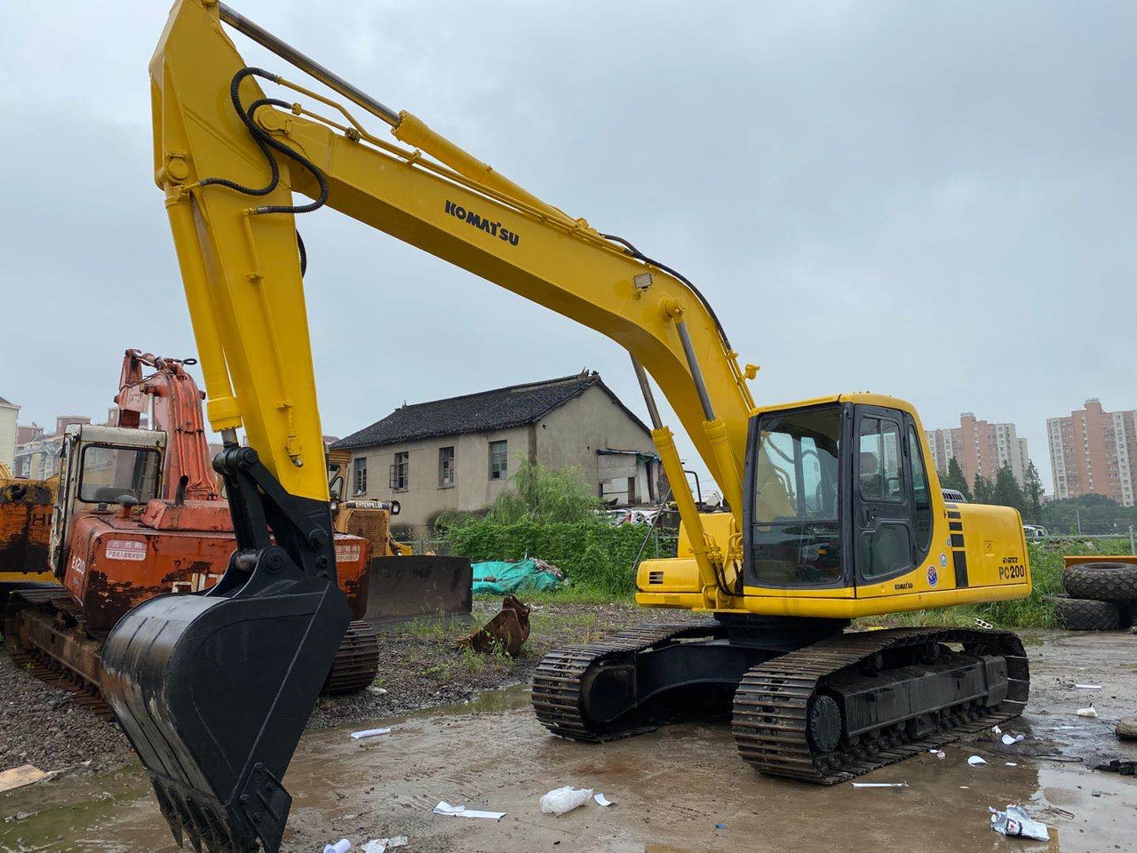 KOMATSU PC200-6 - Kāpurķēžu ekskavators: foto 2 KOMATSU PC200-6 - Kāpurķēžu ekskavators: foto 2