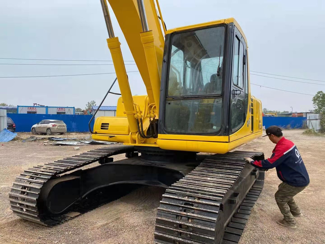 KOMATSU PC220-6 - Kāpurķēžu ekskavators: foto 5 KOMATSU PC220-6 - Kāpurķēžu ekskavators: foto 5