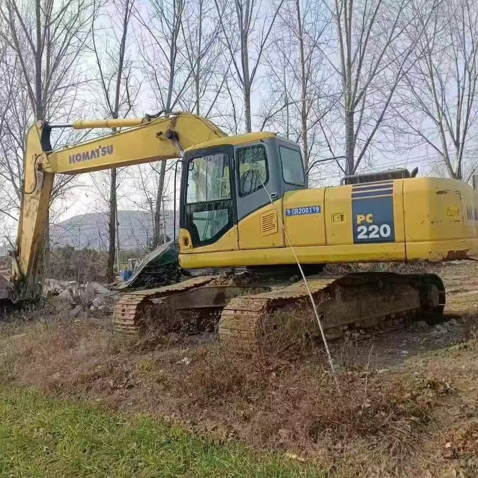 KOMATSU PC220-7 - Kāpurķēžu ekskavators: foto 1 KOMATSU PC220-7 - Kāpurķēžu ekskavators: foto 1