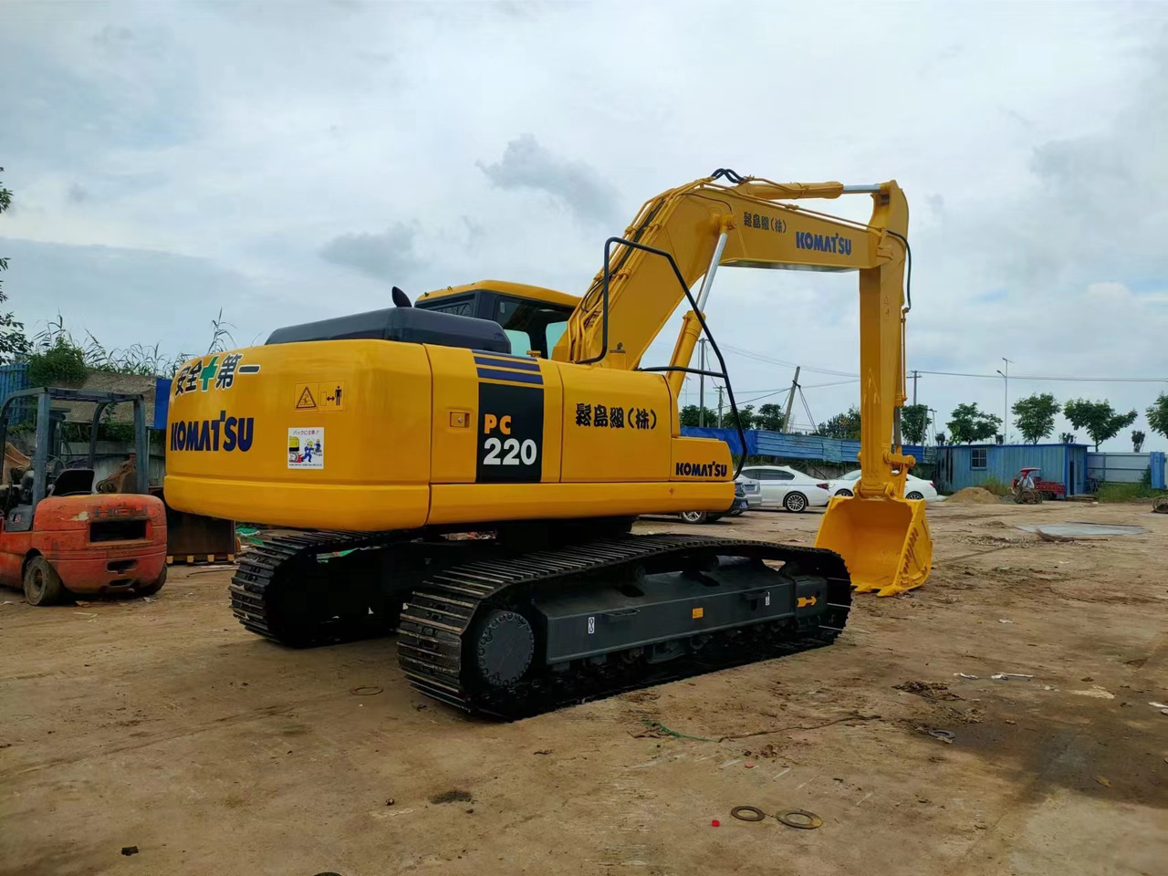 KOMATSU PC220-7 - Kāpurķēžu ekskavators: foto 3 KOMATSU PC220-7 - Kāpurķēžu ekskavators: foto 3