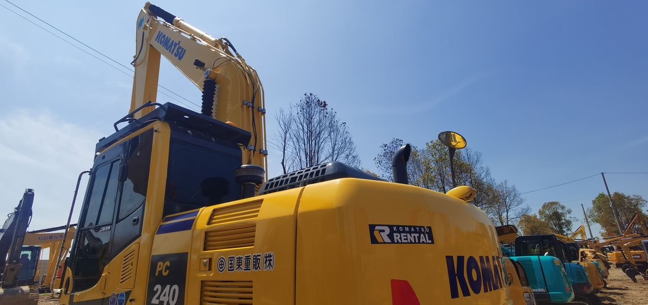 KOMATSU PC240-8 - Kāpurķēžu ekskavators: foto 4 KOMATSU PC240-8 - Kāpurķēžu ekskavators: foto 4