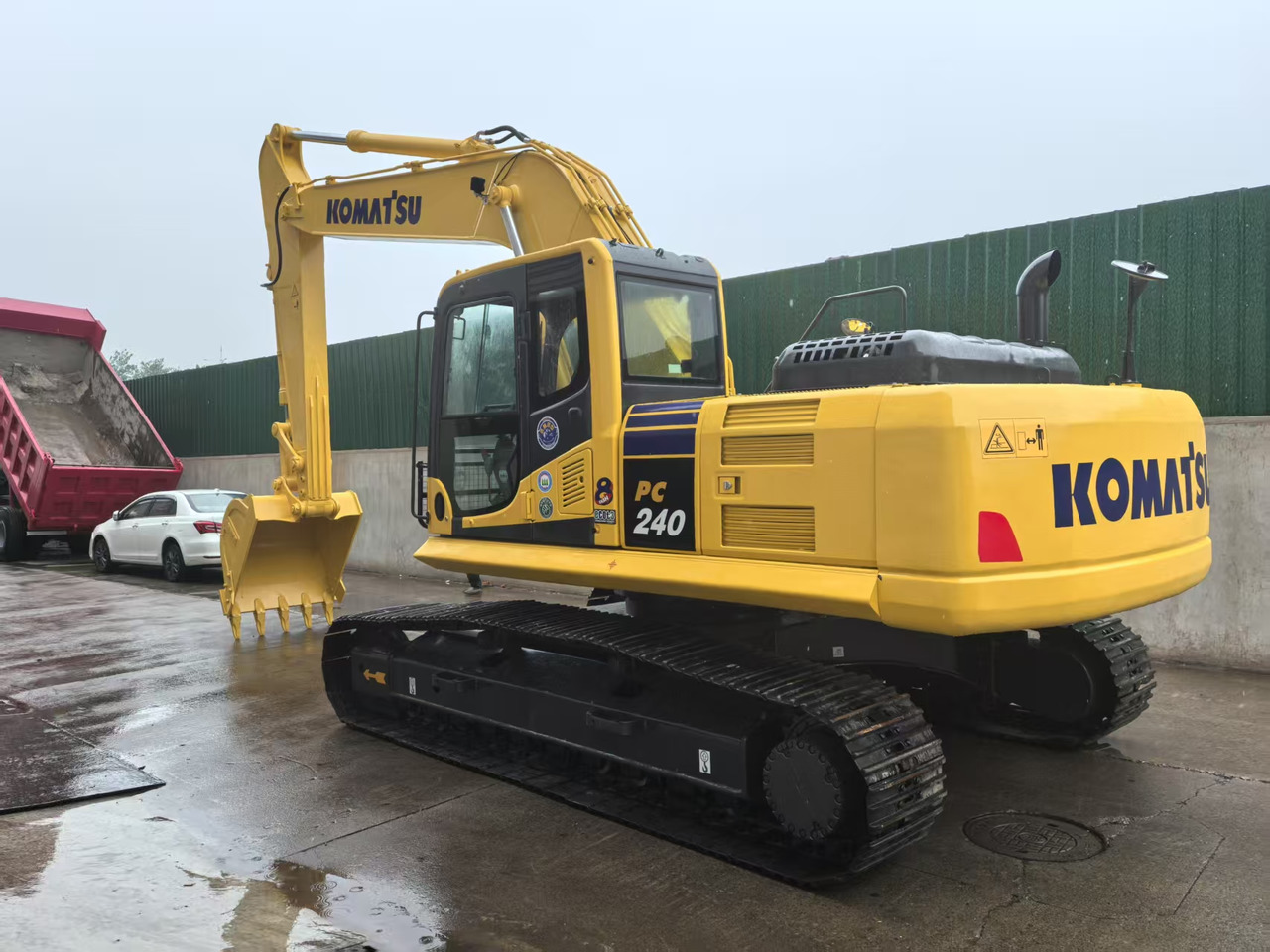 KOMATSU PC240LC-8M0 - Kāpurķēžu ekskavators: foto 4 KOMATSU PC240LC-8M0 - Kāpurķēžu ekskavators: foto 4
