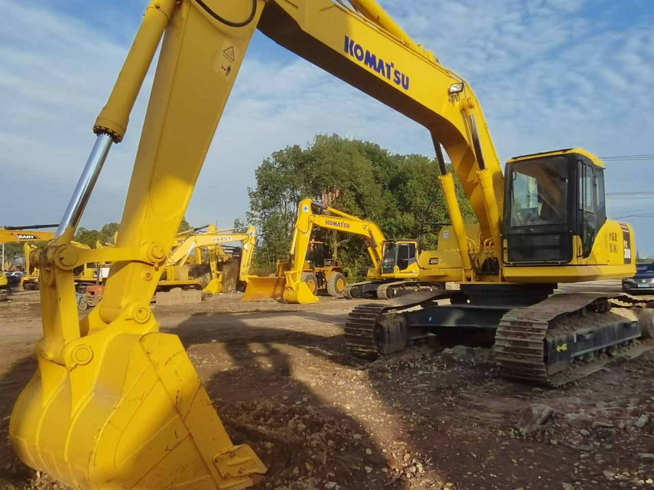 KOMATSU PC300-7 - Kāpurķēžu ekskavators: foto 1 KOMATSU PC300-7 - Kāpurķēžu ekskavators: foto 1