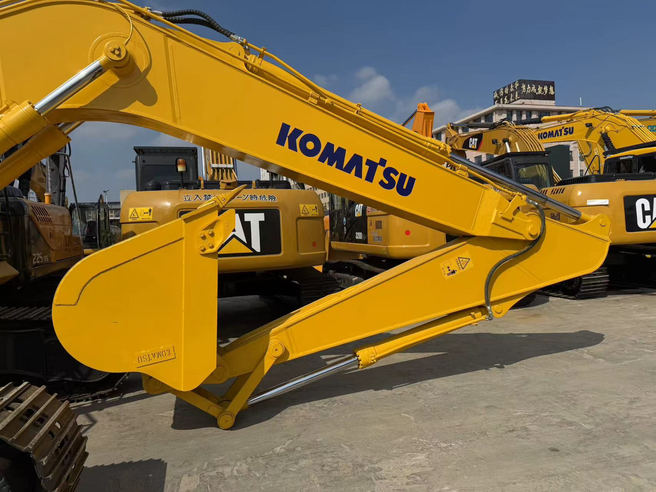 KOMATSU PC300-8 - Kāpurķēžu ekskavators: foto 4 KOMATSU PC300-8 - Kāpurķēžu ekskavators: foto 4