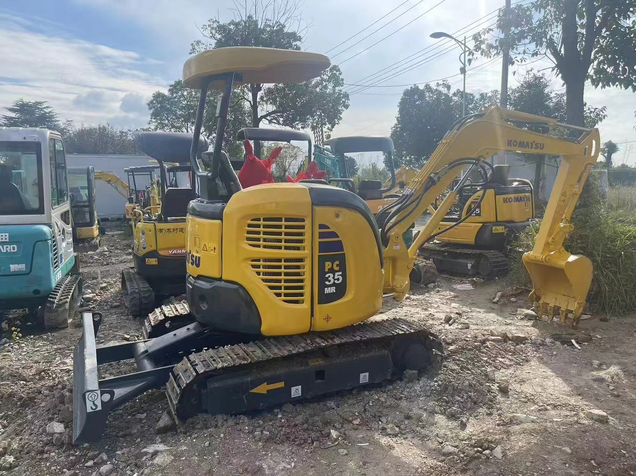 KOMATSU PC35 - Kāpurķēžu ekskavators: foto 1 KOMATSU PC35 - Kāpurķēžu ekskavators: foto 1
