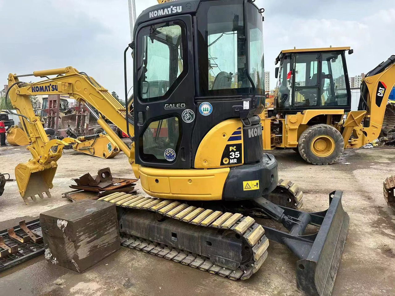 KOMATSU PC35 - Kāpurķēžu ekskavators: foto 1 KOMATSU PC35 - Kāpurķēžu ekskavators: foto 1