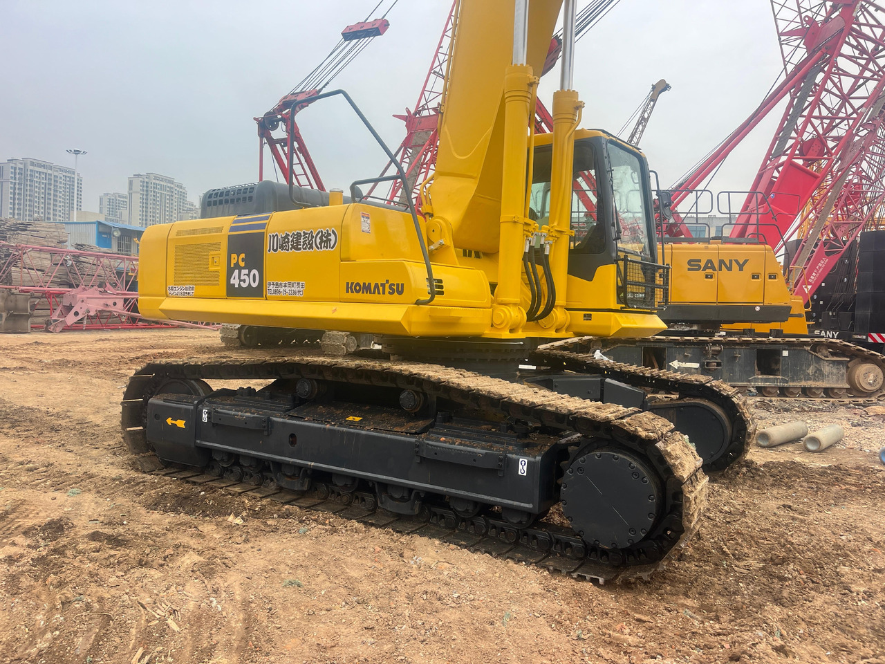 KOMATSU PC450-7 - Kāpurķēžu ekskavators: foto 3 KOMATSU PC450-7 - Kāpurķēžu ekskavators: foto 3