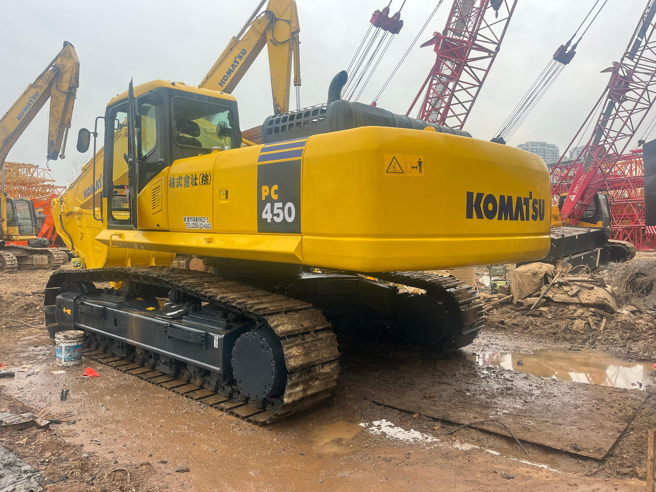 KOMATSU PC450-7 - Kāpurķēžu ekskavators: foto 4 KOMATSU PC450-7 - Kāpurķēžu ekskavators: foto 4