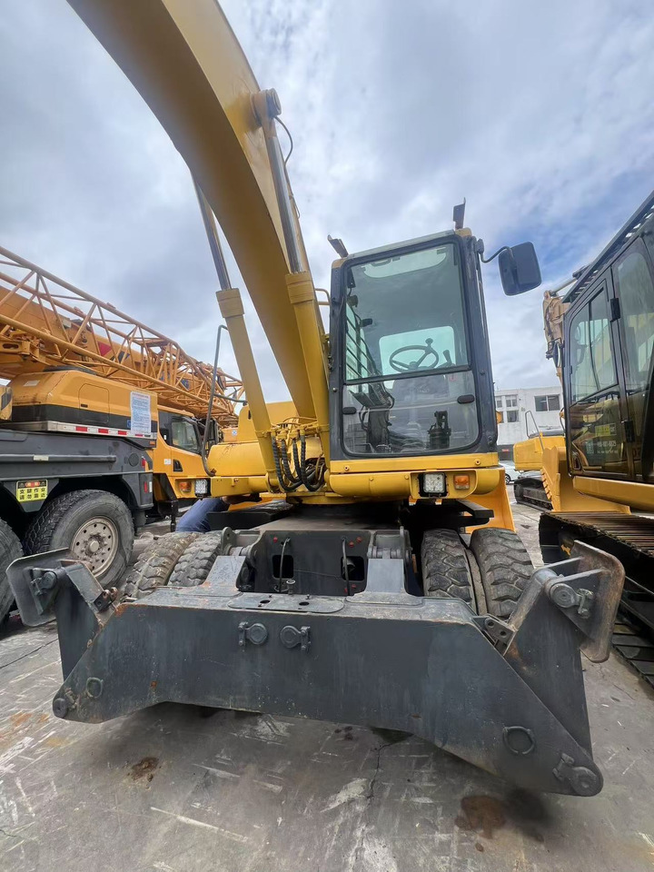 KOMATSU PW150 - Riteņu ekskavators: foto 1 KOMATSU PW150 - Riteņu ekskavators: foto 1