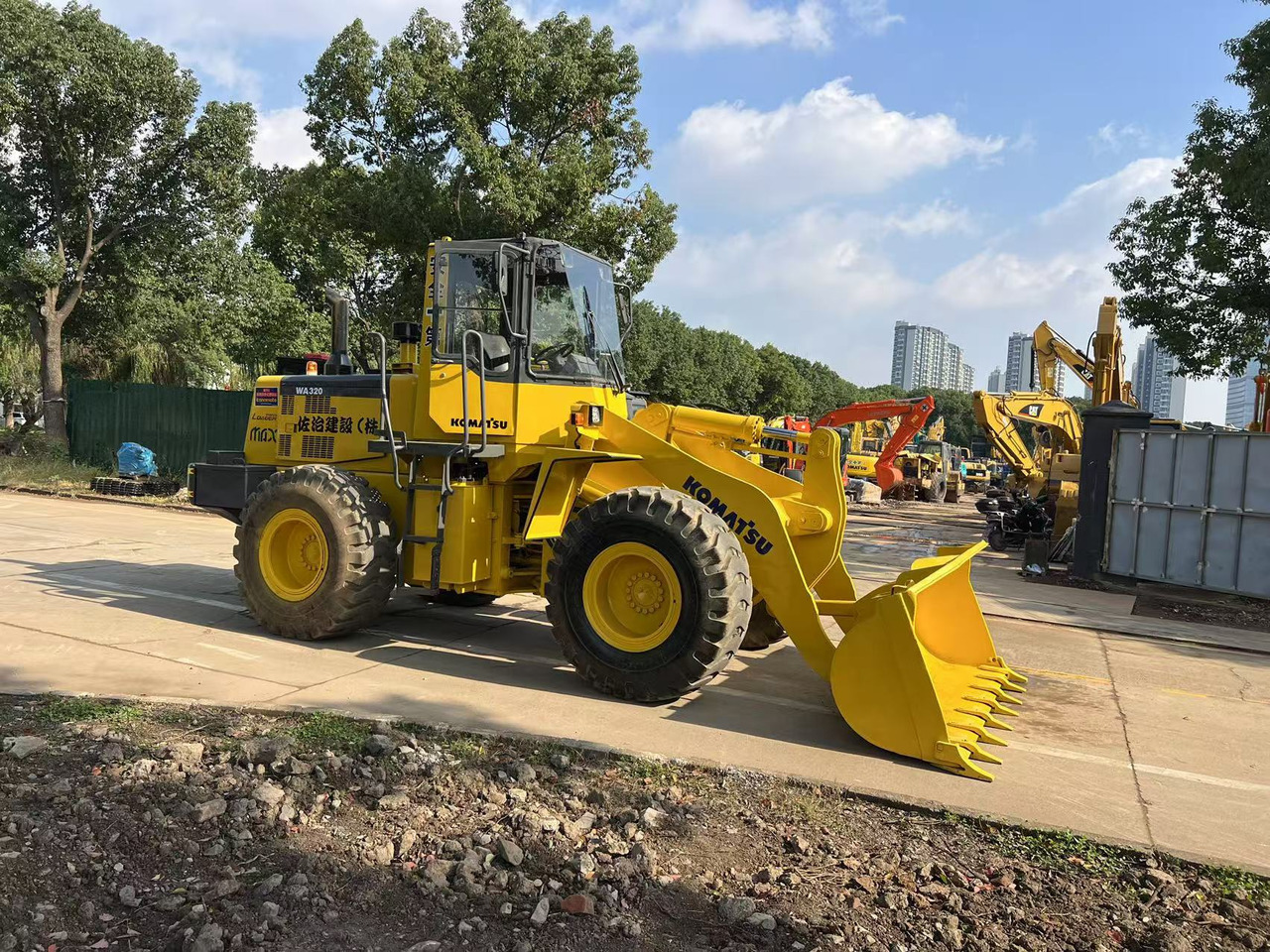 KOMATSU WA320-3 - Riteņu iekrāvējs: foto 2 KOMATSU WA320-3 - Riteņu iekrāvējs: foto 2
