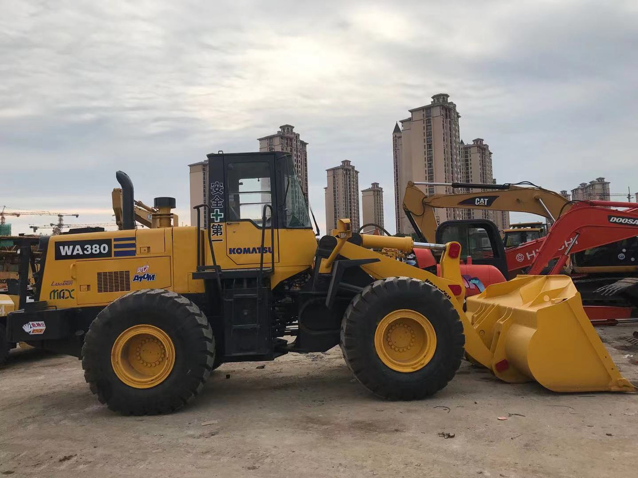 KOMATSU WA380-3 - Riteņu iekrāvējs: foto 3 KOMATSU WA380-3 - Riteņu iekrāvējs: foto 3