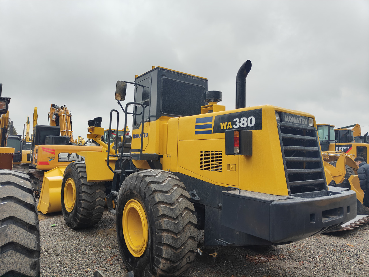 KOMATSU WA380-3 - Riteņu iekrāvējs: foto 1 KOMATSU WA380-3 - Riteņu iekrāvējs: foto 1