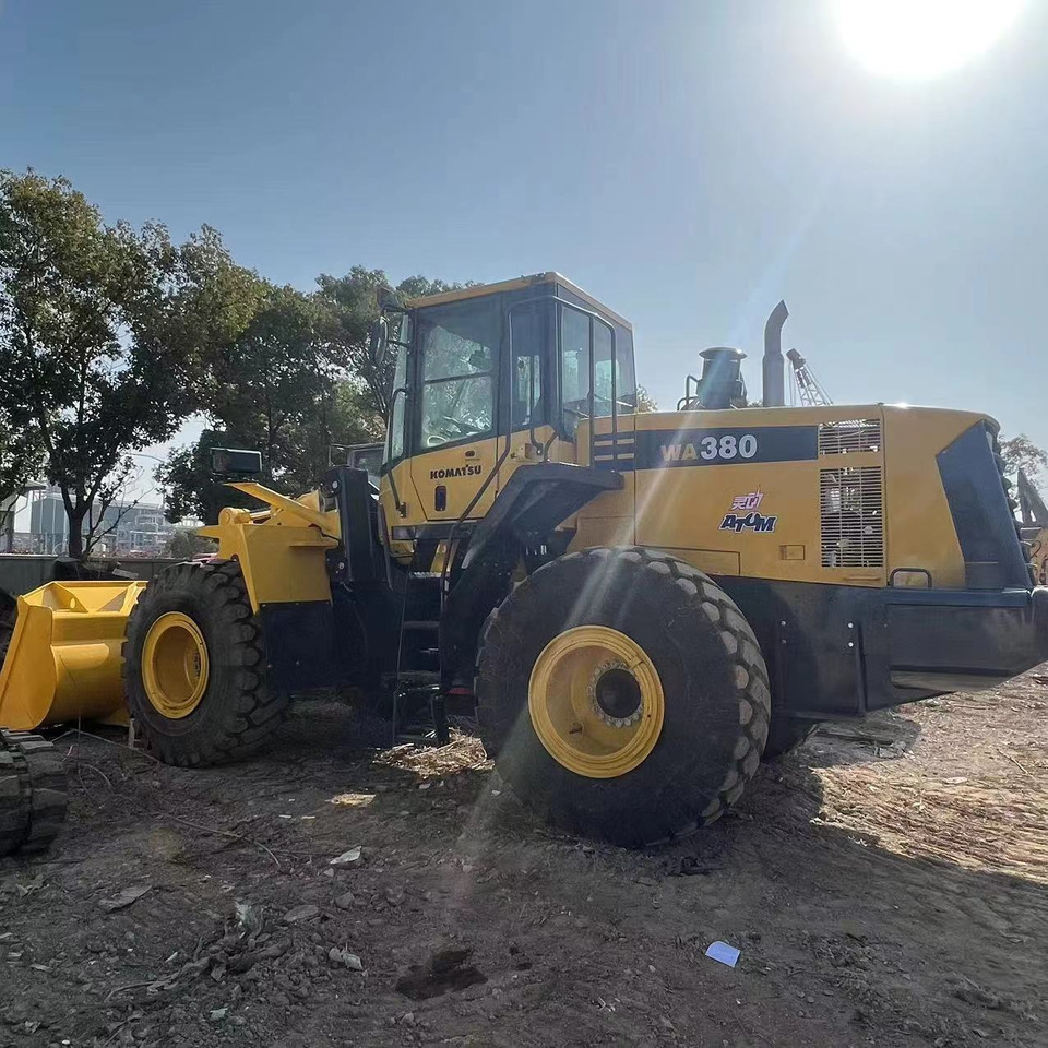 KOMATSU WA380-6 - Riteņu iekrāvējs: foto 1 KOMATSU WA380-6 - Riteņu iekrāvējs: foto 1