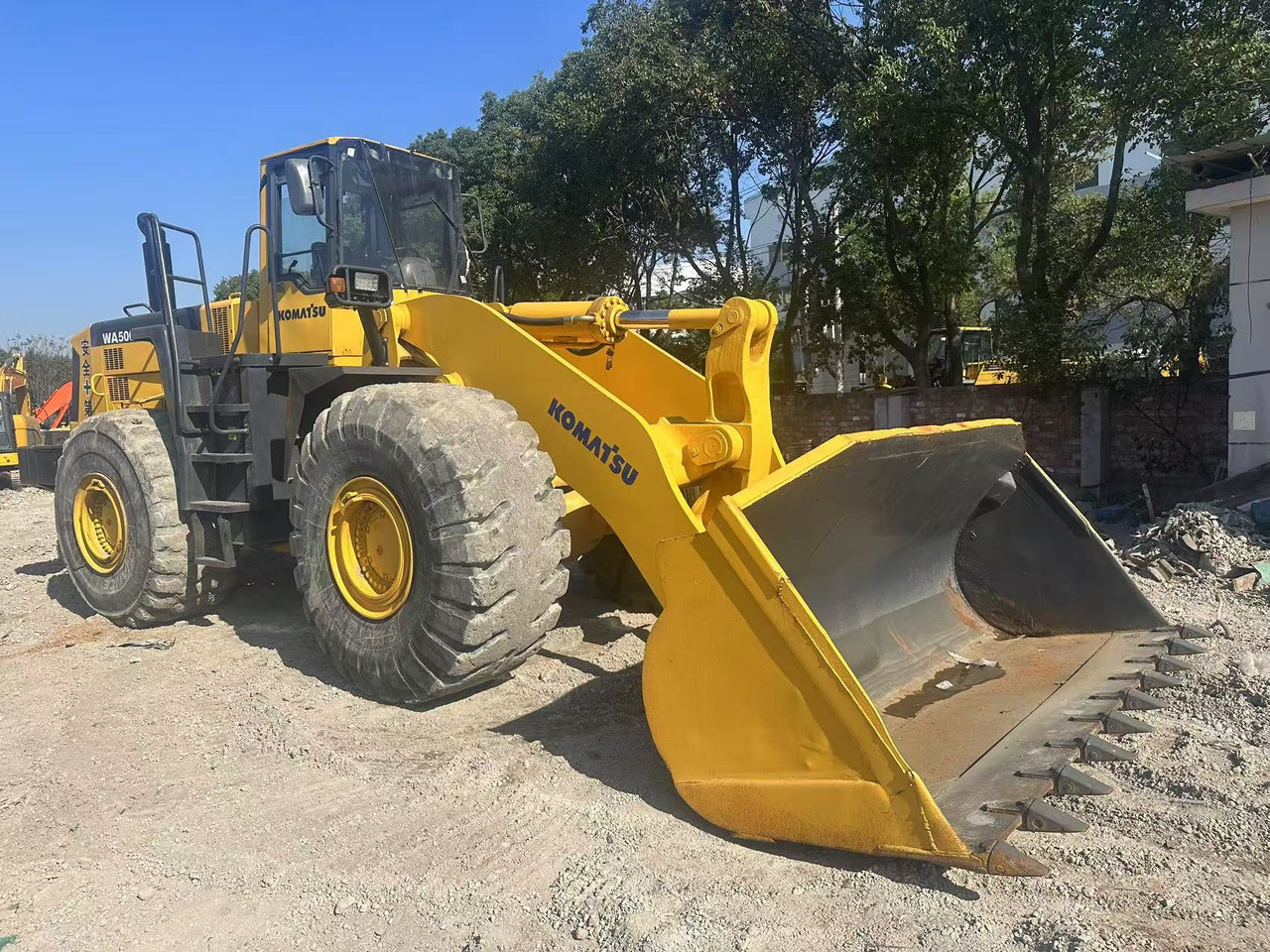 KOMATSU WA500-3 - Riteņu iekrāvējs: foto 1 KOMATSU WA500-3 - Riteņu iekrāvējs: foto 1