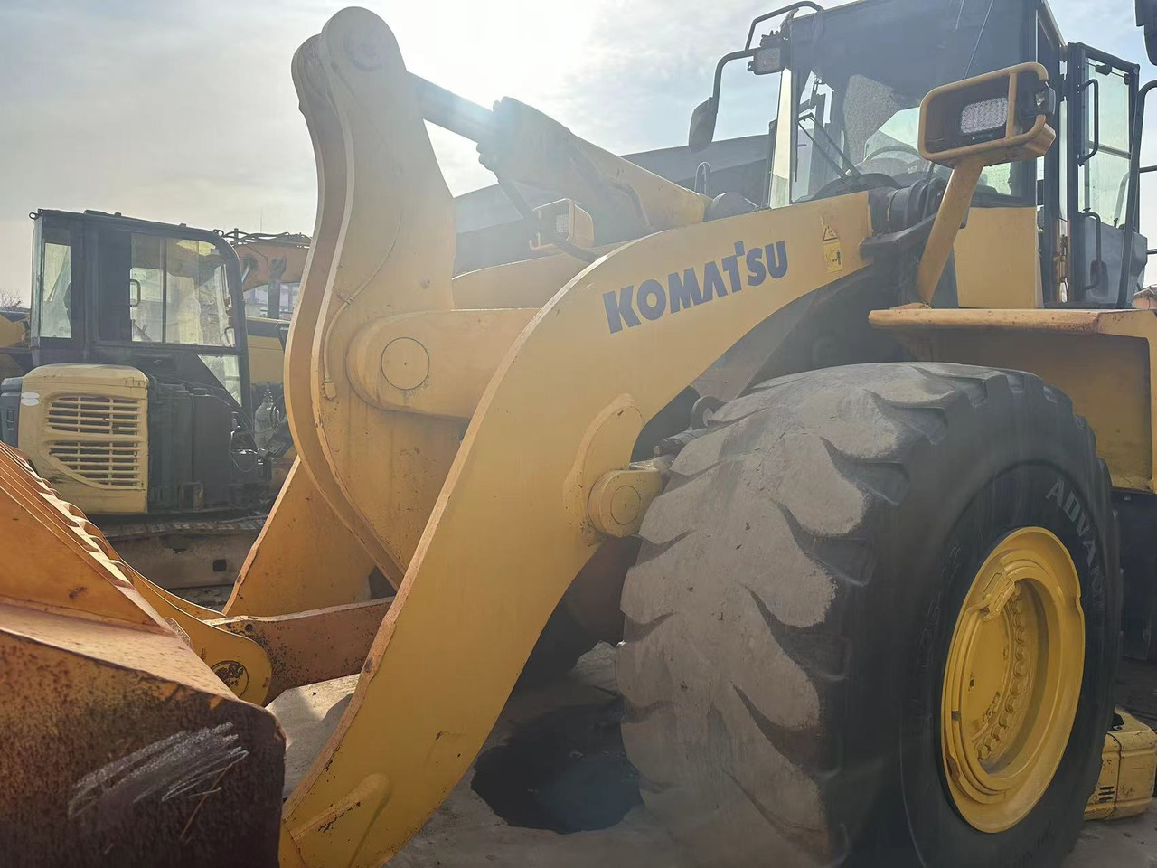 KOMATSU WA500-3 - Riteņu iekrāvējs: foto 2 KOMATSU WA500-3 - Riteņu iekrāvējs: foto 2