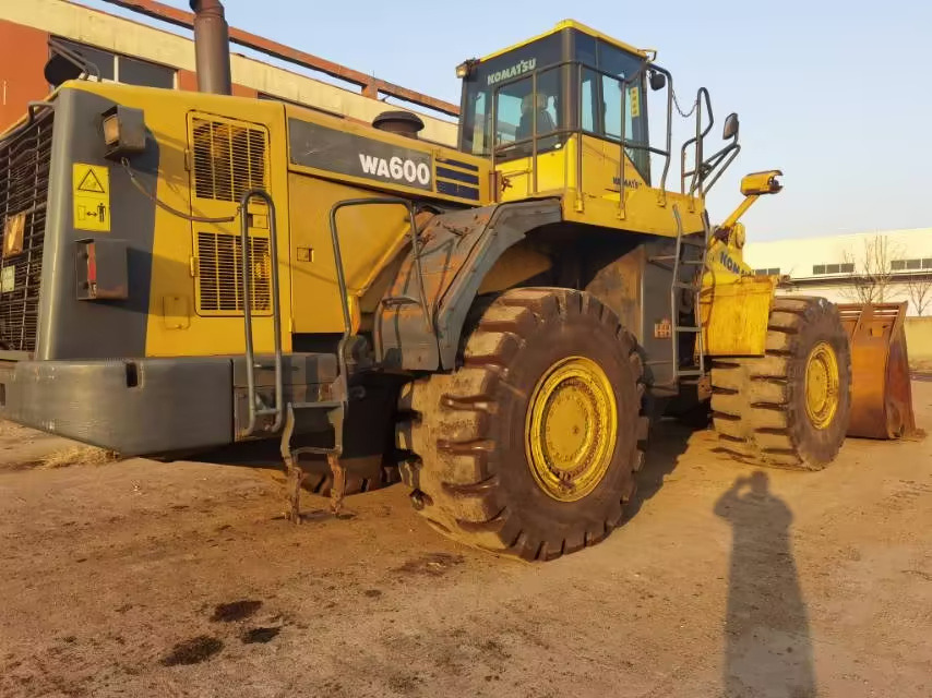 KOMATSU WA600-6 - Riteņu iekrāvējs: foto 4 KOMATSU WA600-6 - Riteņu iekrāvējs: foto 4