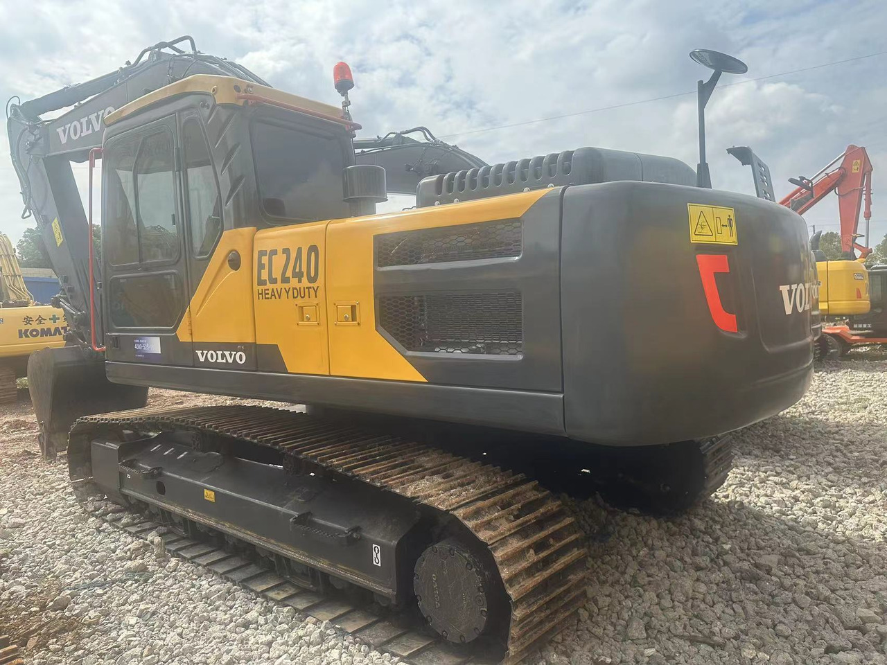 VOLVO EC240 - Kāpurķēžu ekskavators: foto 1 VOLVO EC240 - Kāpurķēžu ekskavators: foto 1