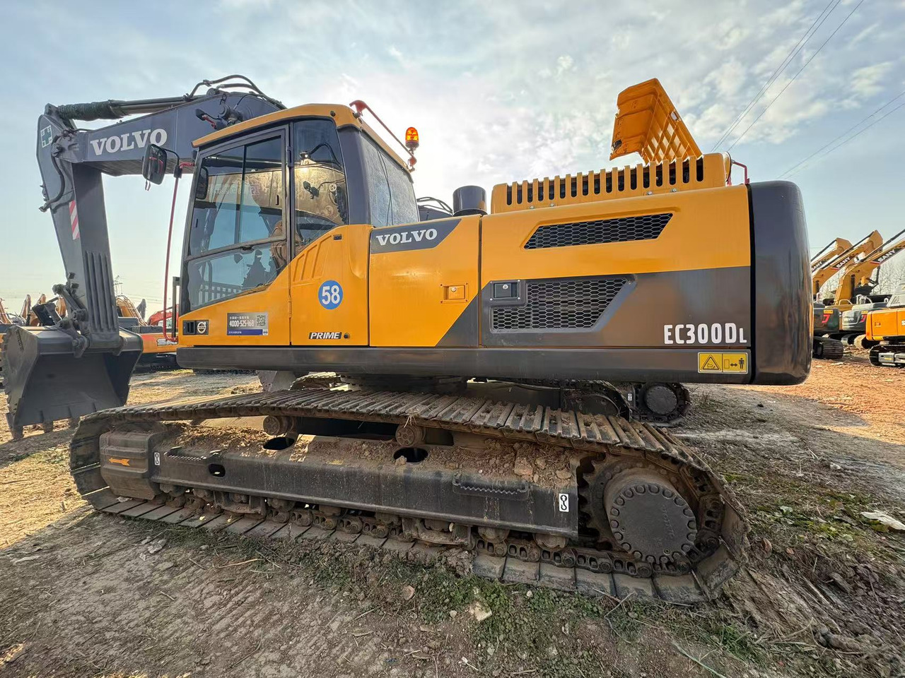 VOLVO EC300 - Kāpurķēžu ekskavators: foto 1 VOLVO EC300 - Kāpurķēžu ekskavators: foto 1